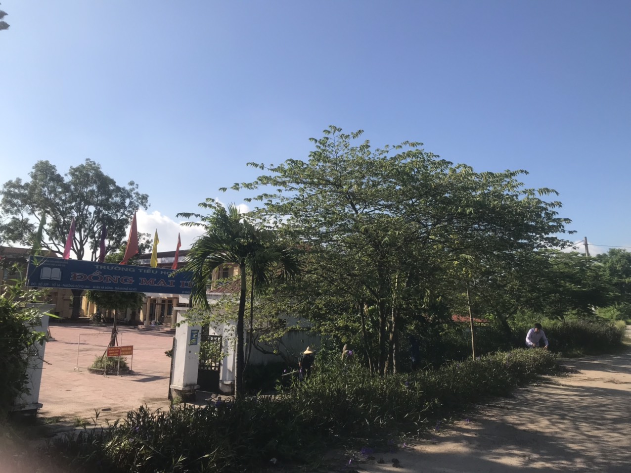 Hình ảnh lao động chuẩn bị cho năm học mới 2022-2023