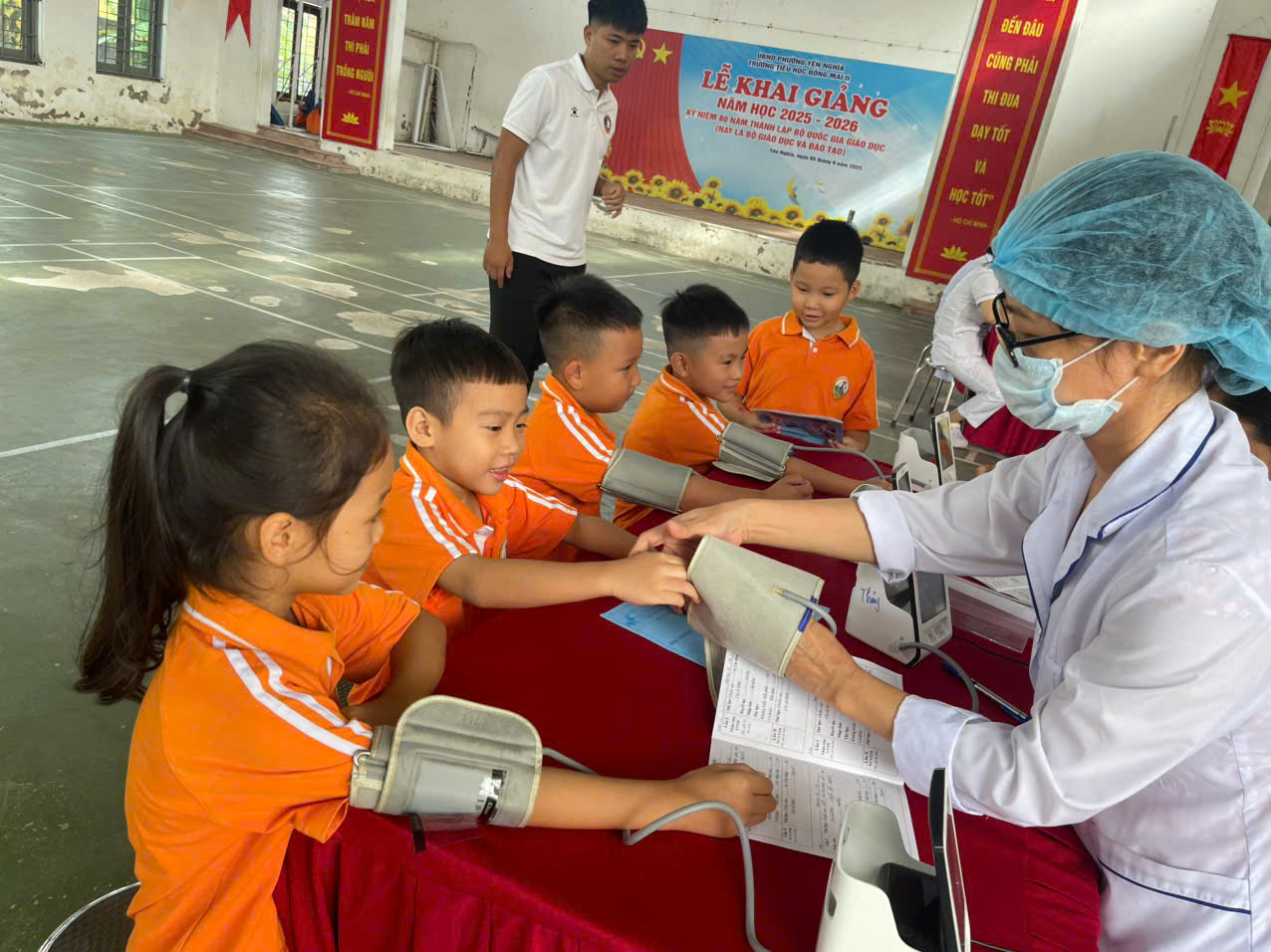 KHÁM SỨC KHỎE ĐỊNH KỲ CHO HỌC SINH NĂM HỌC 2025–2026