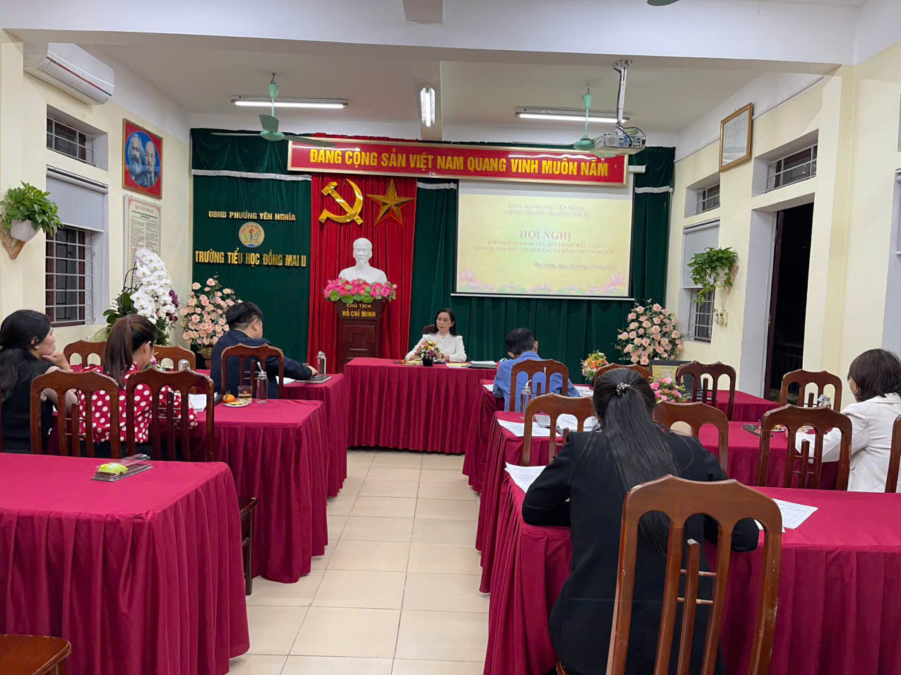 TRƯỜNG TIỂU HỌC ĐỒNG MAI 2 TỔ CHỨC HỘI NGHỊ KIỂM ĐIỂM, ĐÁNH GIÁ, XẾP LOẠI CHẤT LƯỢNG TỔ CHỨC CƠ SỞ ĐẢNG VÀ ĐẢNG VIÊN NĂM 2025